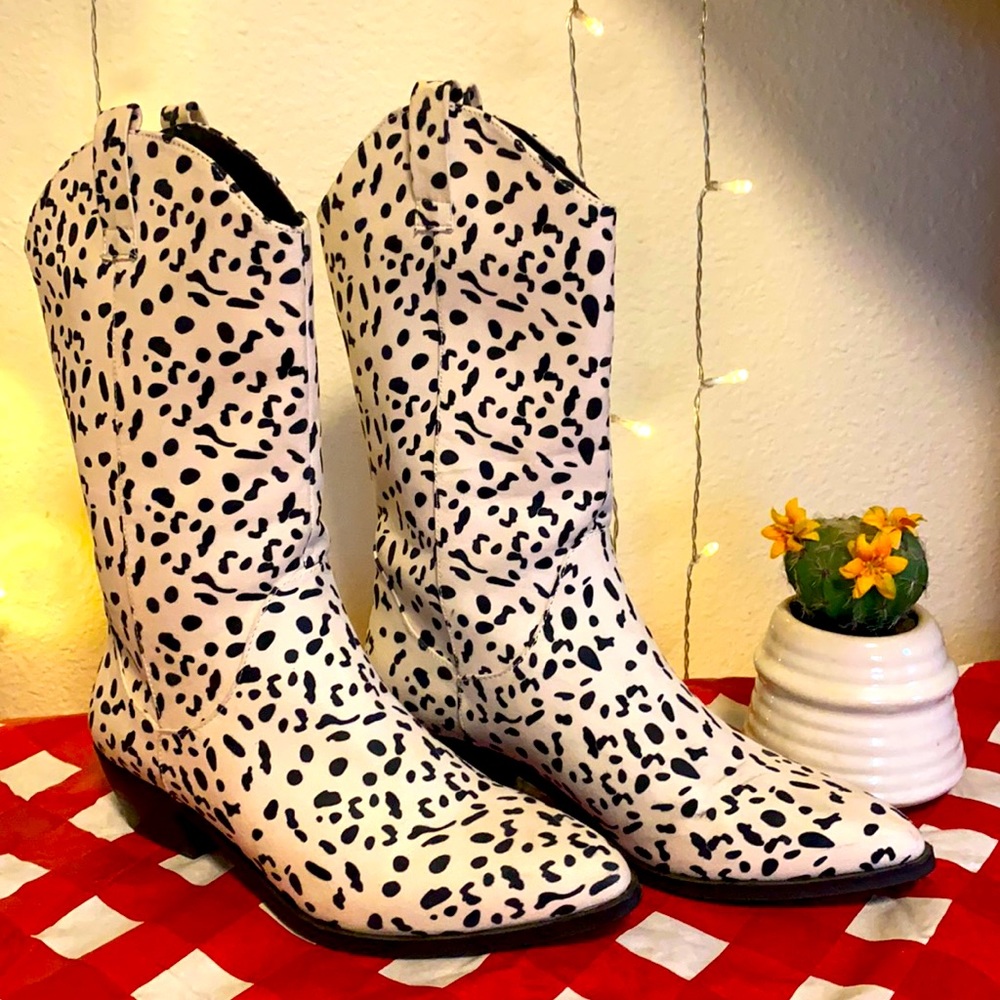 Spotted cowboy boots